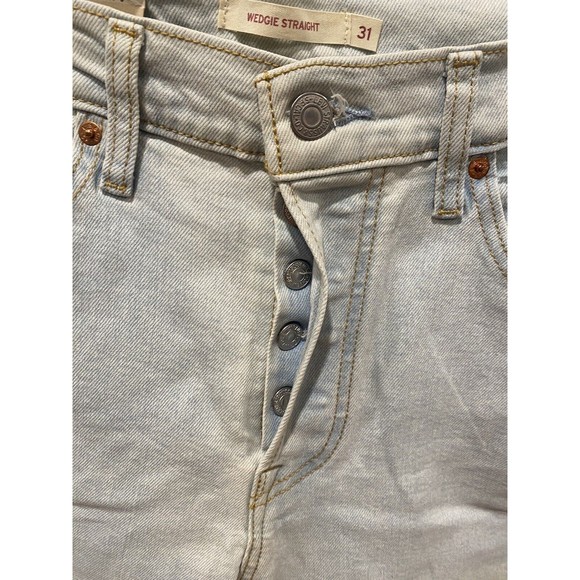 NWT Levi's Premium Wedgie Straight Fit Light Wash Size 31 x 28 - Picture 4 of 7